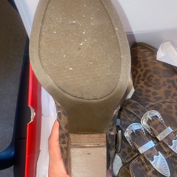 True Craft Booties - Picture 4 of 5